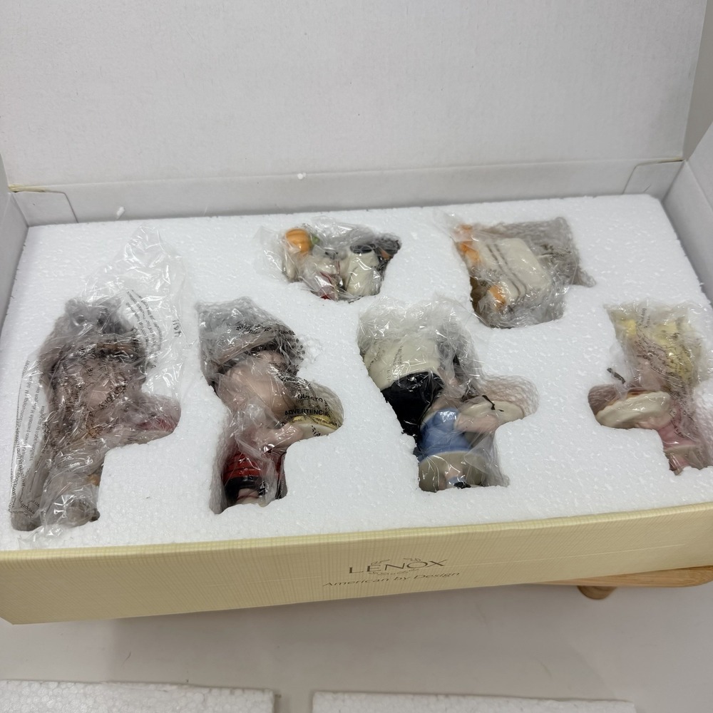 Lenox Peanuts Thanksgiving Figurines 6 pc Snoopy Charlie Brown Pilgrim Lucy